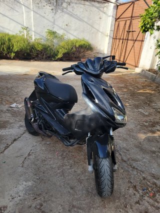 Cambio por moto de marchas Yamaha Aerox Negra Nuev