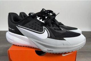 Zapatillas Nike Sonic Fly Negras y Blancas