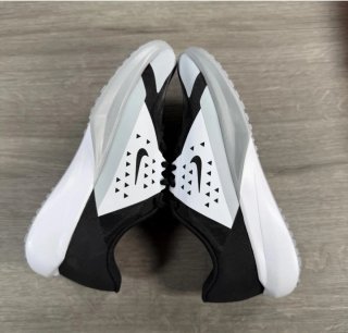 Zapatillas Nike Sonic Fly Negras y Blancas
