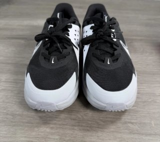 Zapatillas Nike Sonic Fly Negras y Blancas