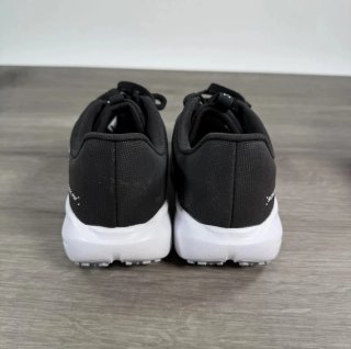 Zapatillas Nike Sonic Fly Negras y Blancas