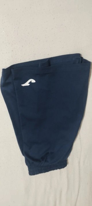 Ropa deportiva Joma blanca y roja