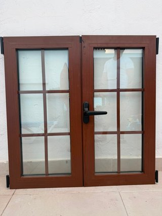 Juego de ventanas aluminio marrón