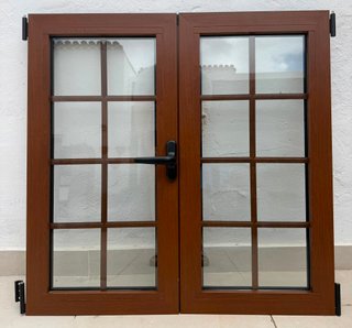 Juego de ventanas aluminio marrón