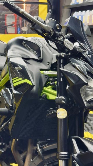 Kawasaki Z900 Negra y Verde
