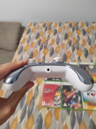 Mando Xbox One con 6  juegos