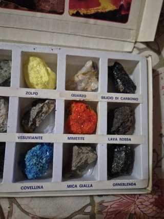Rara Collezione Minerali Vulcanici Italia '90