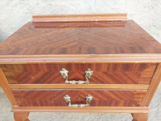 Mesitas de noche antiguas de madera