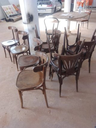 Sedie in legno marrone stile bistrot