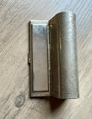Estuche labial vintage grabado con espejo