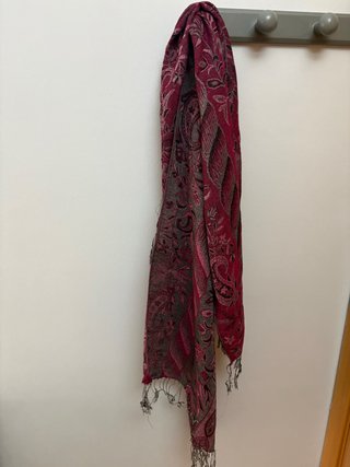 Pañuelo estampado morado y rojo