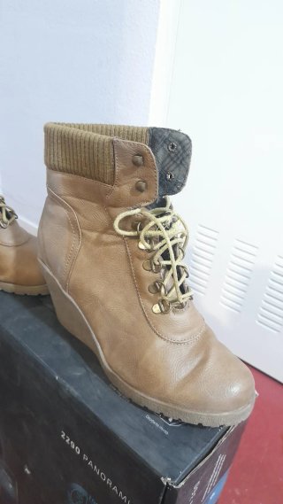 Botines cuña beige con cordones