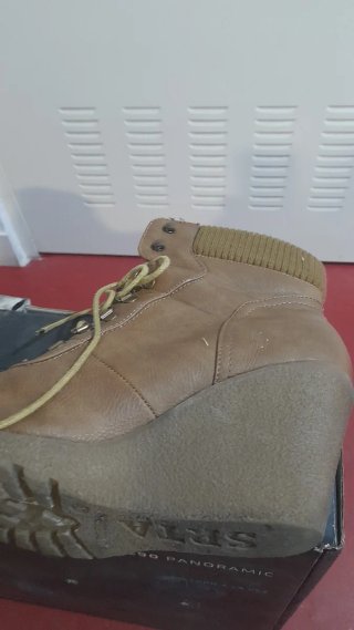 Botines cuña beige con cordones