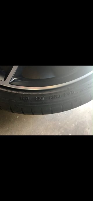 Llantas de aleación negras y plateadas