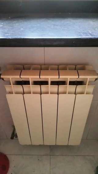 Radiador de aluminio color blanco