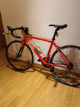 Bicicleta de carretera roja