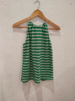 Top de punto a rayas verde y blanco