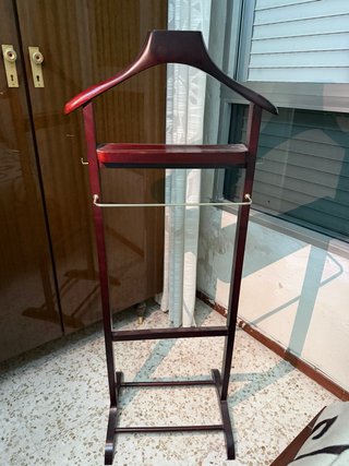 Galán de noche de madera. Precio negociable.