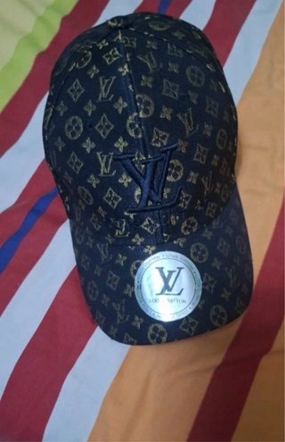 Gorra Louis Vuitton Monogram Negra y Dorada