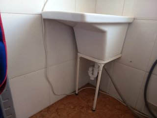 Pila de lavar con patas