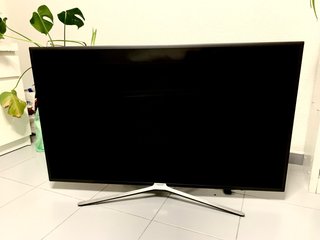 Televisión Samsung 49' Negra y Plateada