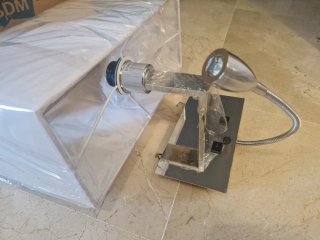 Aplique de pared plata y blanco