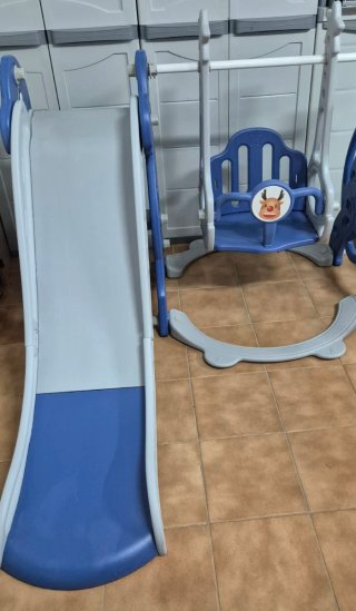 Columpio y tobogán infantil