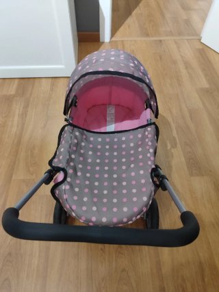 Carrito de muñecas rosa y gris