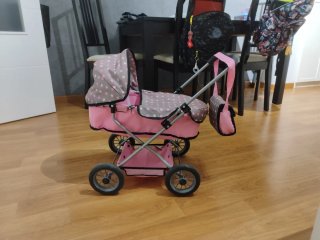 Carrito de muñecas rosa y gris