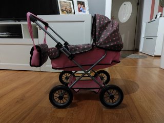 Carrito de muñecas rosa y gris