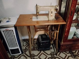 Máquina de coser Singer antigua