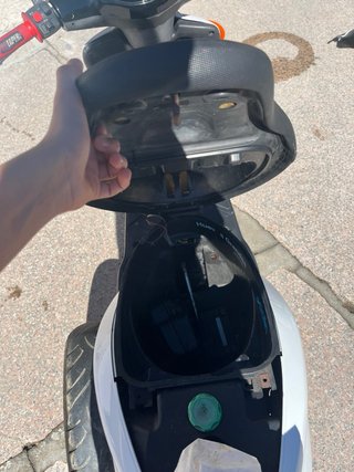 Yamaha Scooter Negra y Blanca