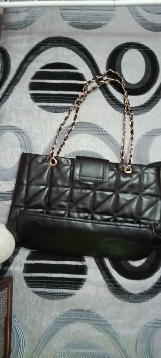 Bolso negro mujer con cadena y lazo