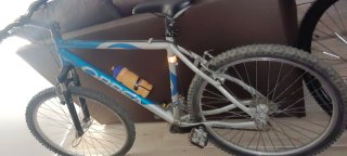 Bicicleta Orbea plateada y azul