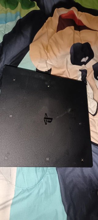 PS4 (PlayStation 4) Negra + Mando Camuflaje