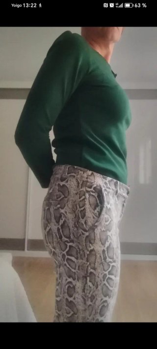 Camiseta verde manga larga con flor