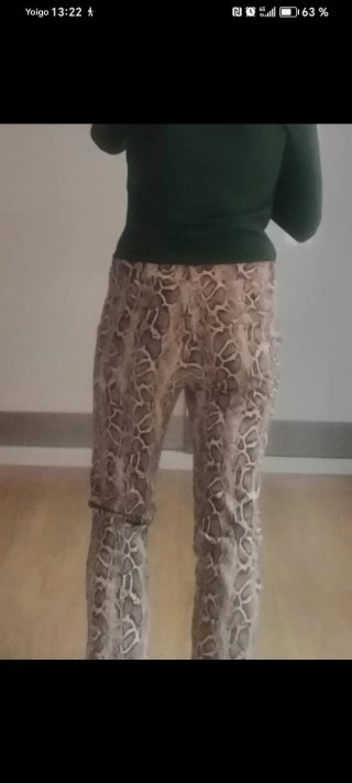 Camiseta verde manga larga con flor