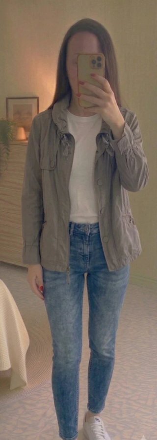 Chaqueta Hilfiger gris con detalle volantes