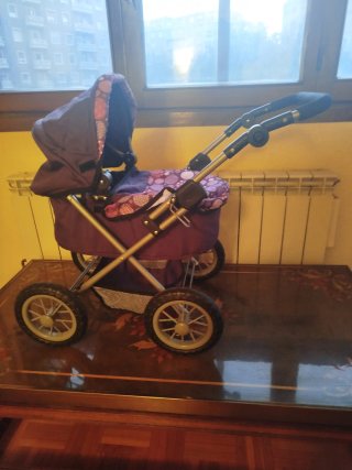 Carrito de bebé de juguete morado