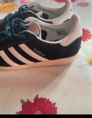 Zapatillas Adidas Gazelle azul marino Blancas