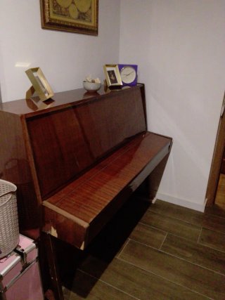 Piano de pared Cheeny