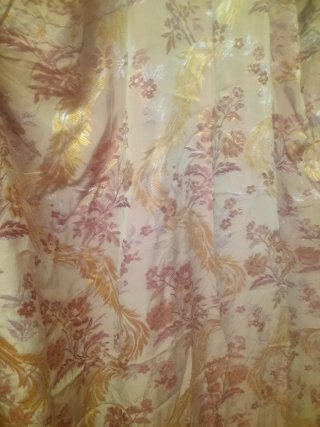 Colcha antigua damasco oro y rosa