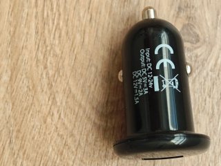 Cargador de mechero para coche iWotto DC 12-24V.