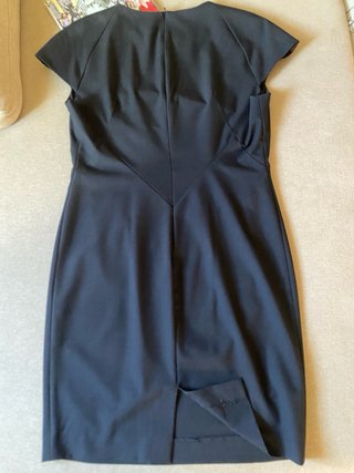 VESTIDO NEGRO ENTALLADO