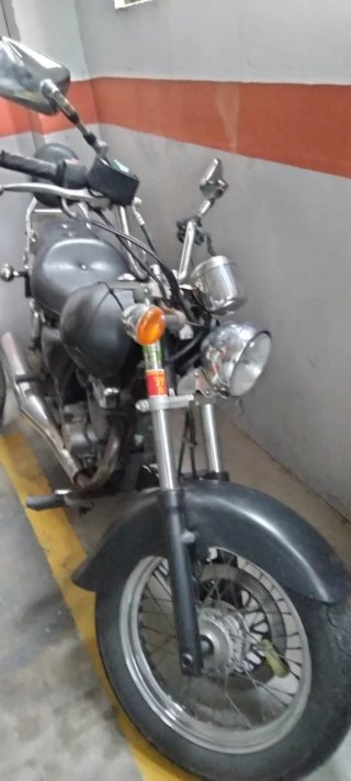 Suzuki Intruder Cruiser Negra/Plateada