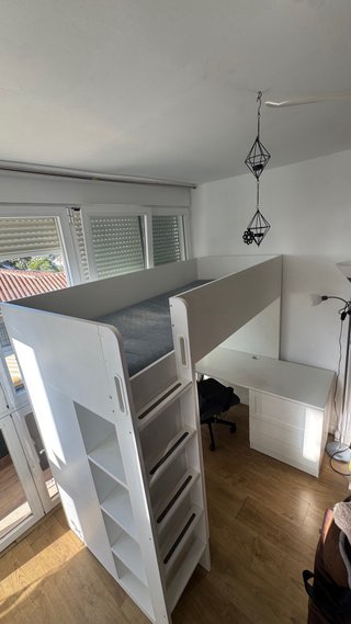 Cama alta loft con escritorio y armarios