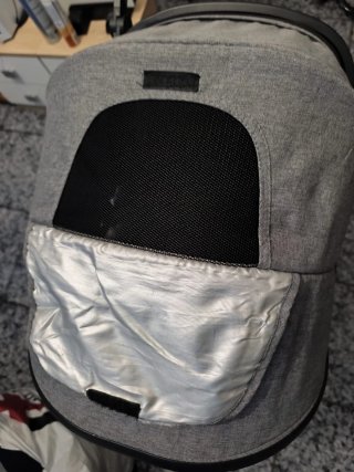 Carrito de bebé gris