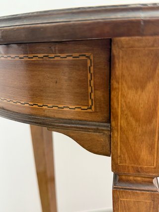 Mesa auxiliar ovalada de madera de caoba