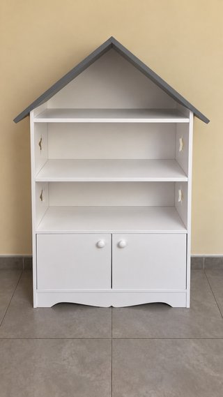 Estantería infantil casita. Nueva costó 100 €