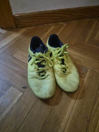 Zapatos de fútbol Adidas amarillos talla 34